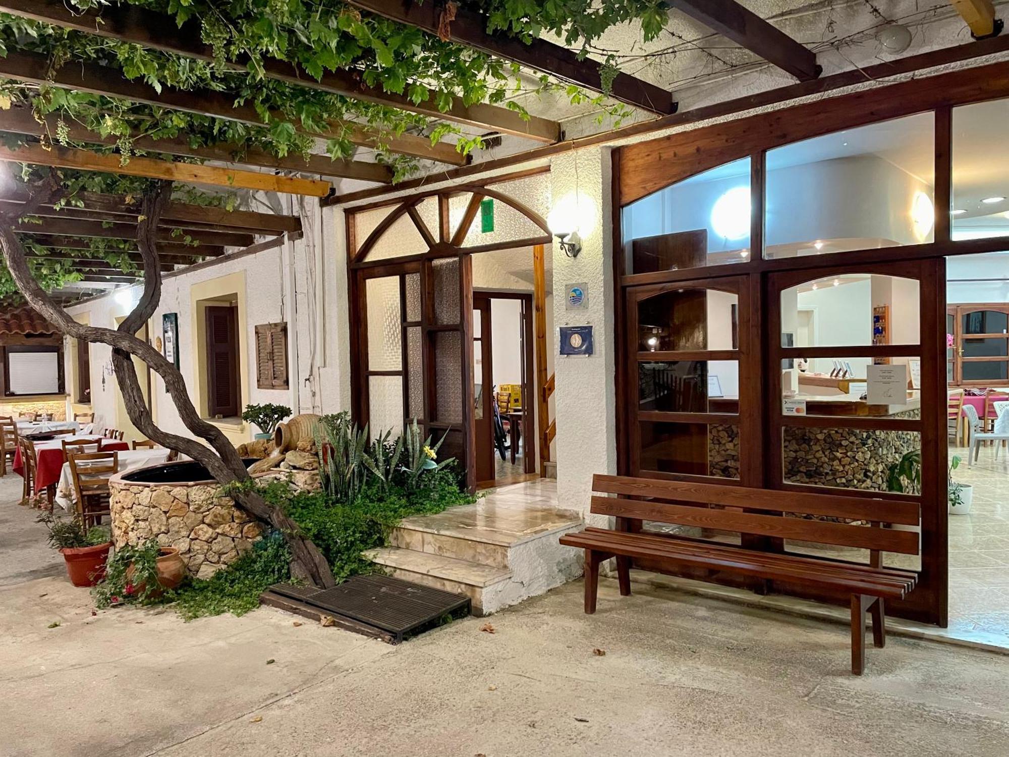 Hotel Lefka à Kolymbari Extérieur photo