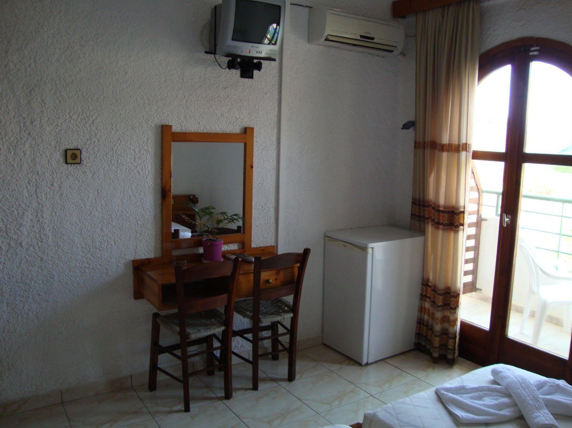 Hotel Lefka à Kolymbari Extérieur photo