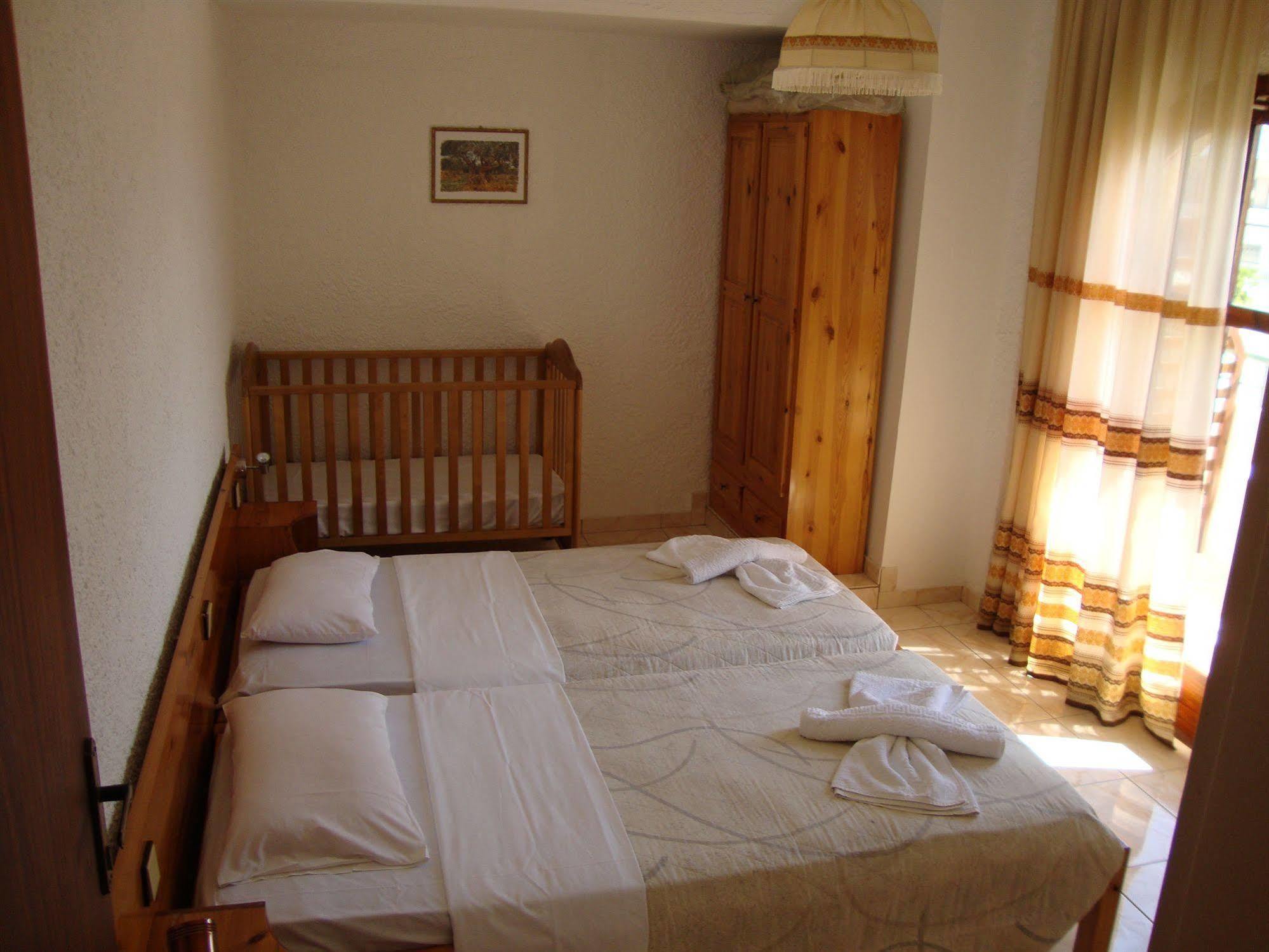 Hotel Lefka à Kolymbari Extérieur photo