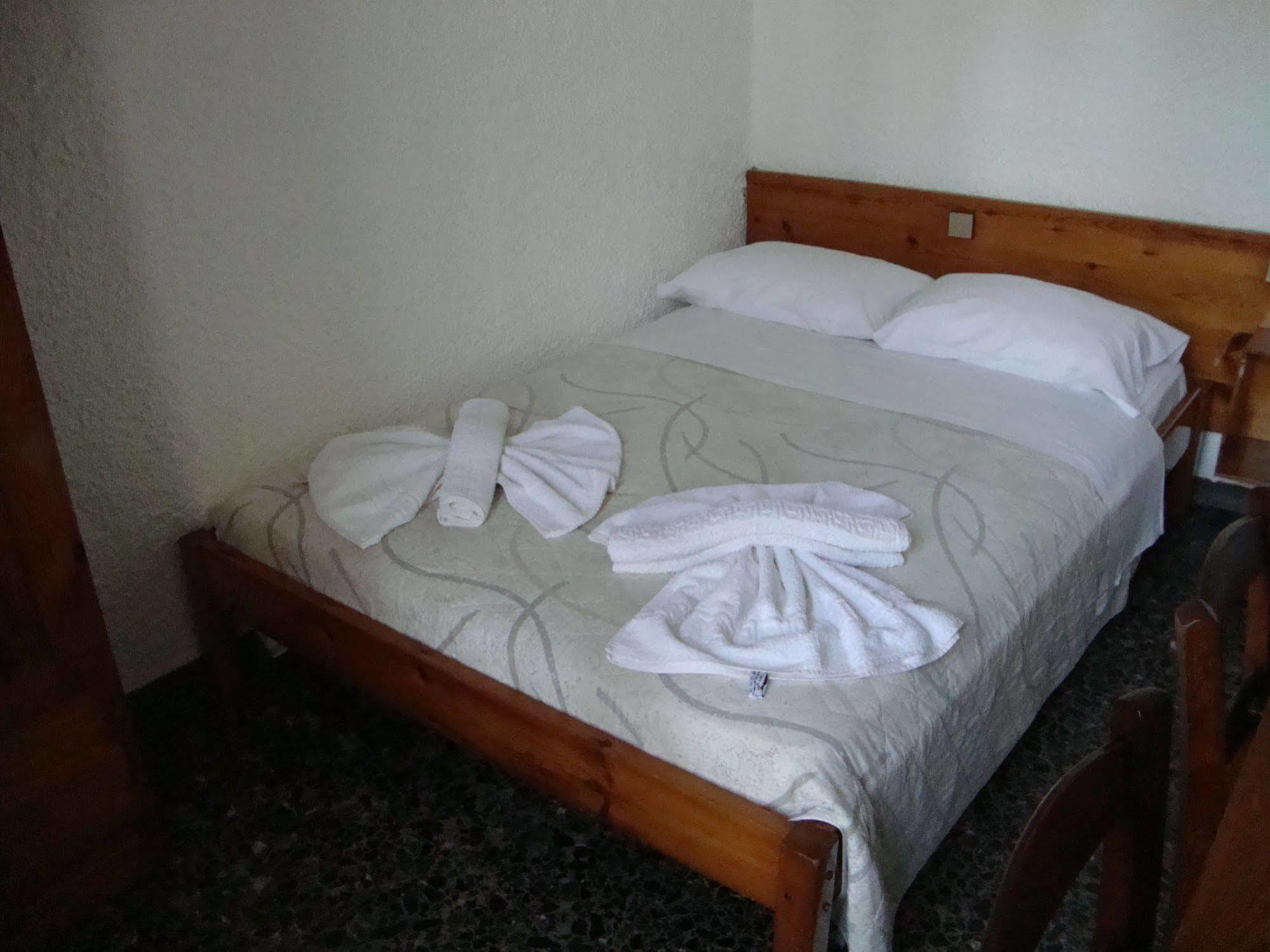 Hotel Lefka à Kolymbari Extérieur photo