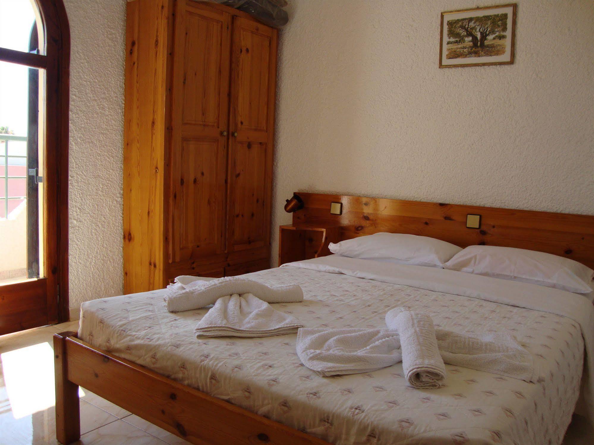 Hotel Lefka à Kolymbari Extérieur photo